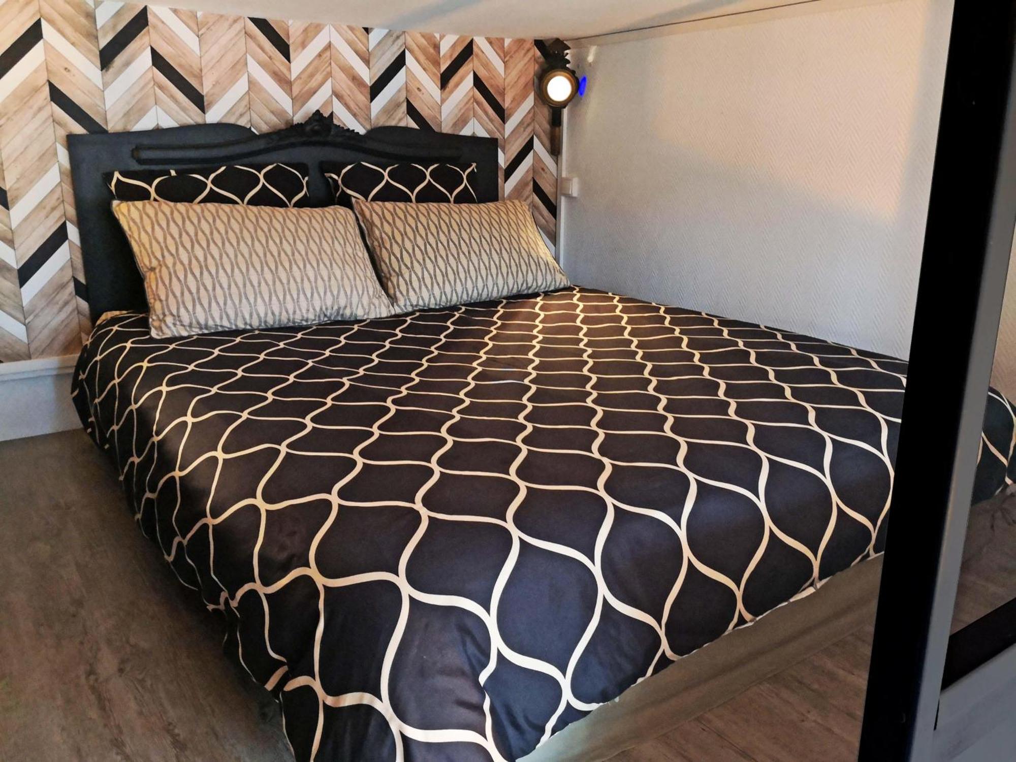 L'INTIMISTE à St Lô - Studio Duplex Privé - Atypique - Netflix - WIFI - Parking gratuit - Entrée autonome Saint-Lô Exterior foto